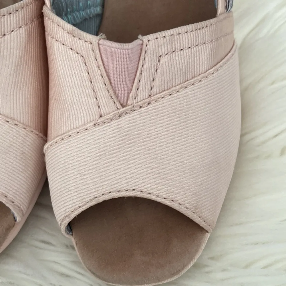 TOMS Wedges Sandals Pink size 8.5 preowned see pictures for conditions - Image 3