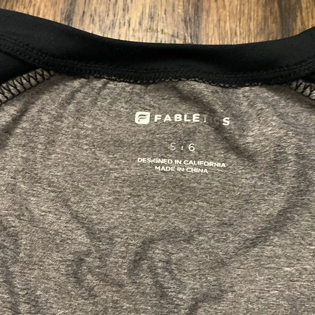 Fabletics  Camo & Black Long Sleeve Scoop Neck Top Size Small - Image 3