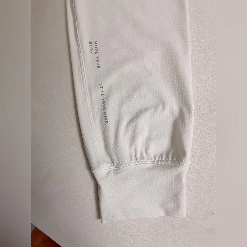 Lululemon Muscle Love Long Sleeve Shirt Top Motif White Graphic Wordmark Size 6 - Image 9