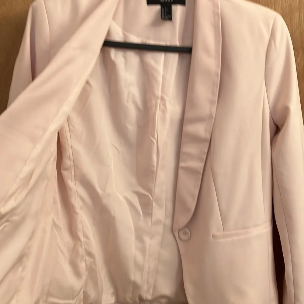 Light pink blazer woman’s size small - Image 5