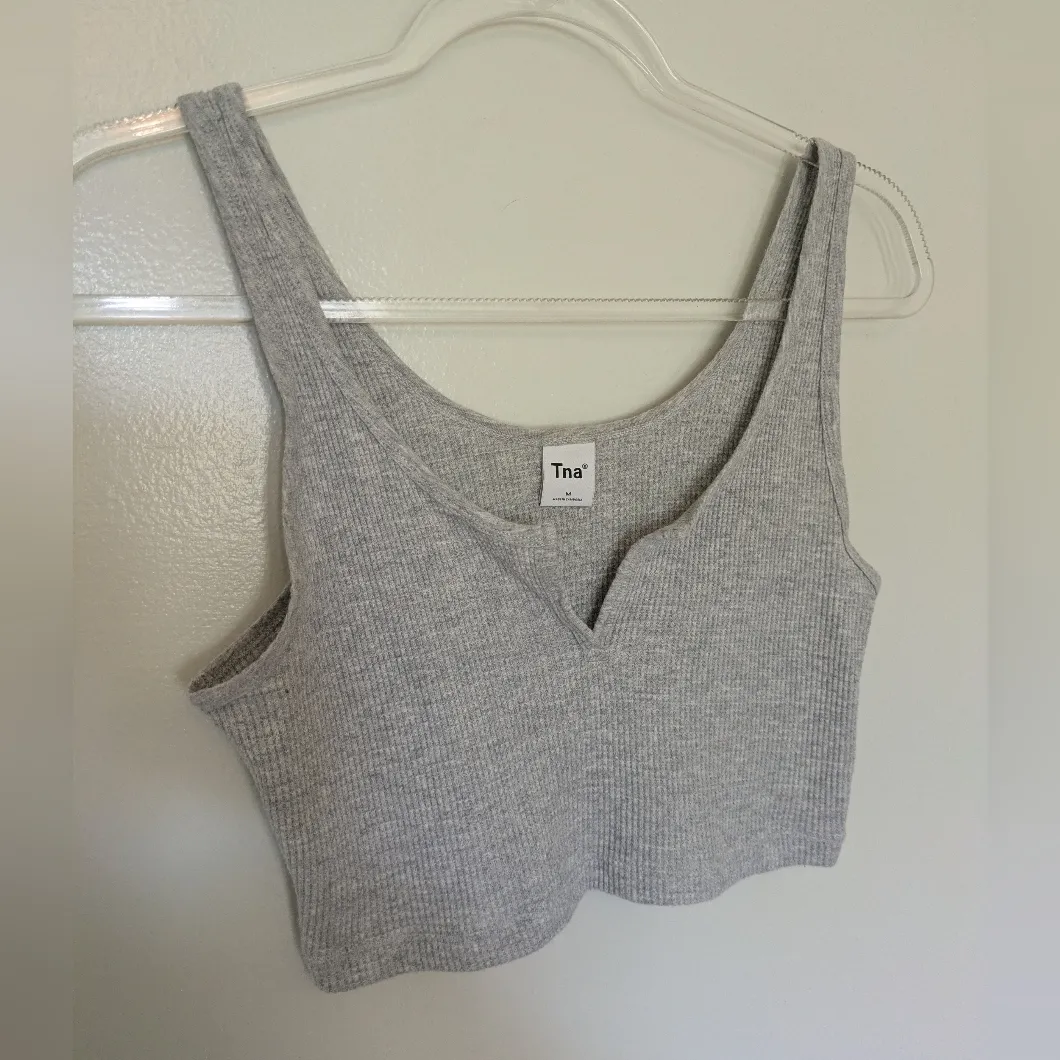 Aritzia TNA Cropped Tank Top Grey Notch Front Medium - Image 2