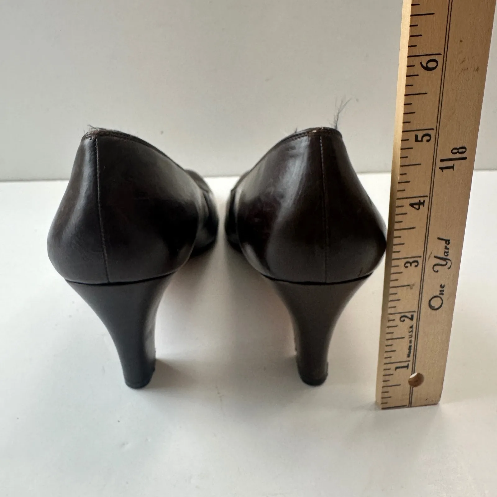 Vintage Salvatore Ferragamo Leather Pumps Heels Pointed Toe Classic Brown 11 - Image 4