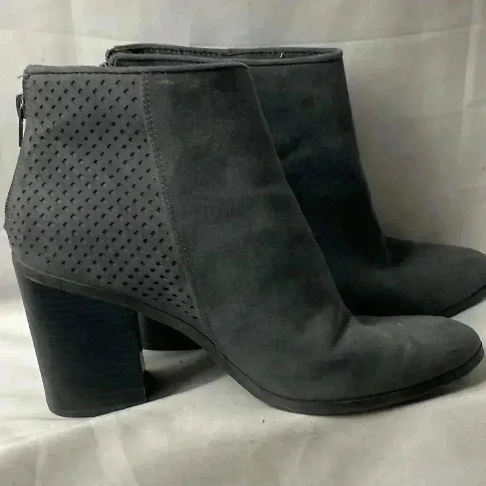 AMERICAN EAGLE WOMENS SIZE 10 GRAY SUEDE LIKE  ANKLE BOOT BACK ZIPPER 4”HEEL - Image 2