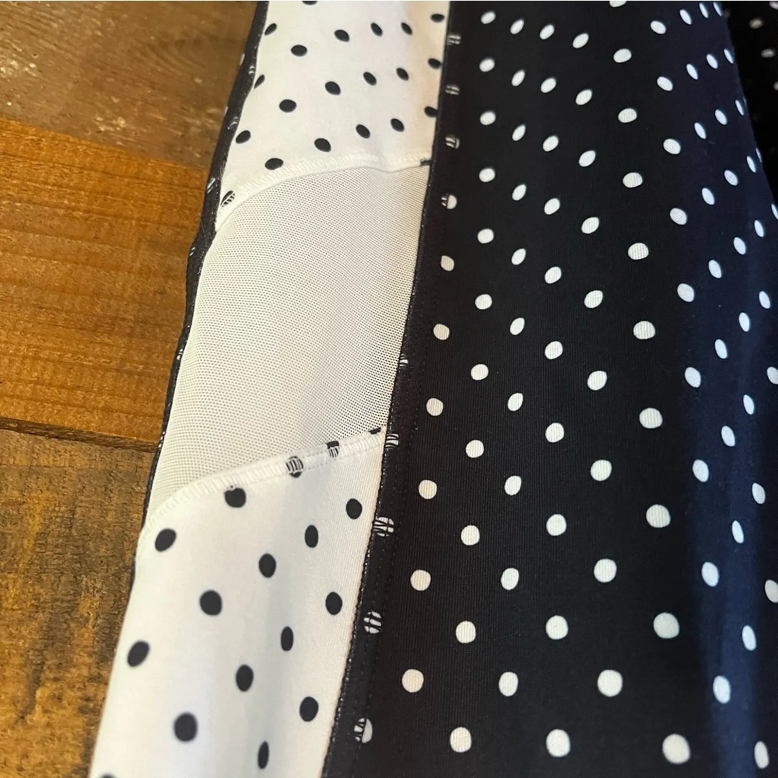 Old Navy Active Navy And White Polka Dot Elevate Leggings‎ Size Large - Image 4