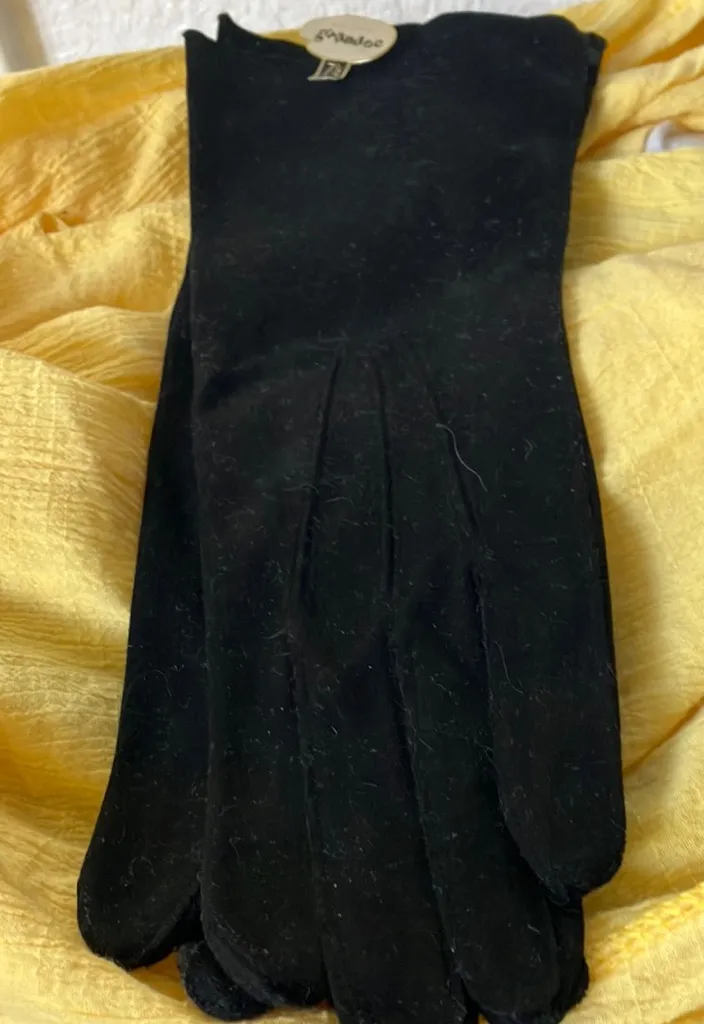 FINAL MARKDOWN Ladies vintage gloves 7 1/2 brand new Black - Image 1
