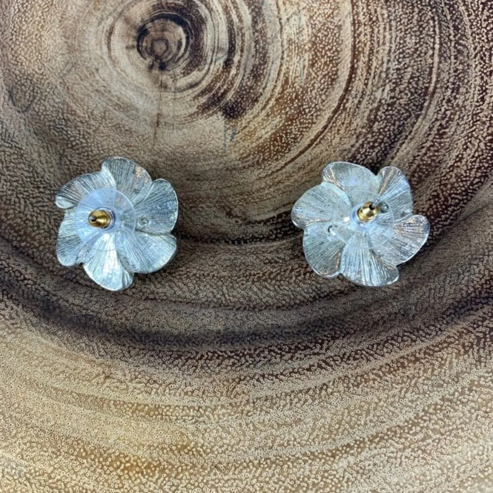 Silver Flower Stud Earrings Rhinestone Center - Image 2