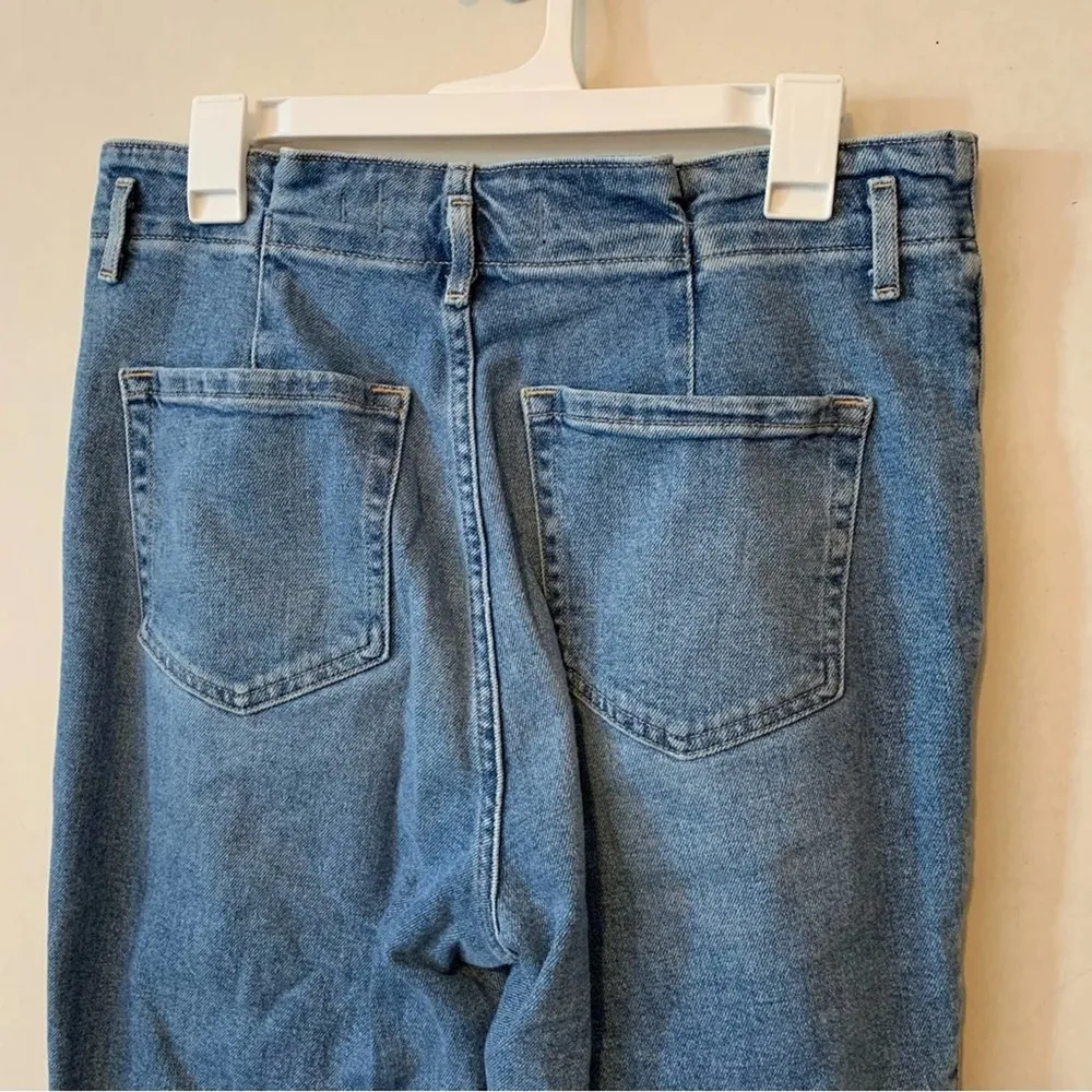 Hollister Curvy Ultra High Rise Mom Jeans Paper Bag Waist - Image 4