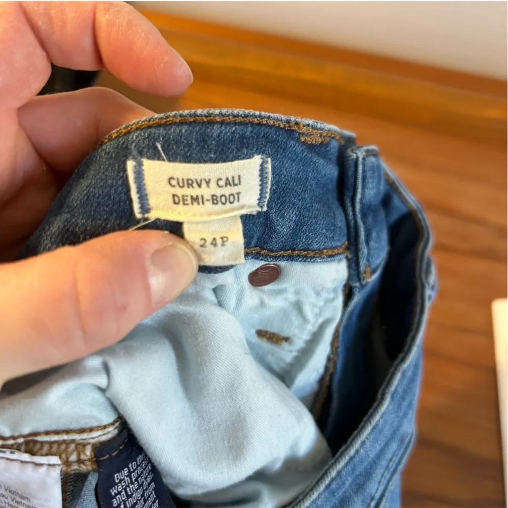 Madewell Petite Curvy Cali Demi-Boot Jeans in Tierney Wash: Eco Edition - Image 8