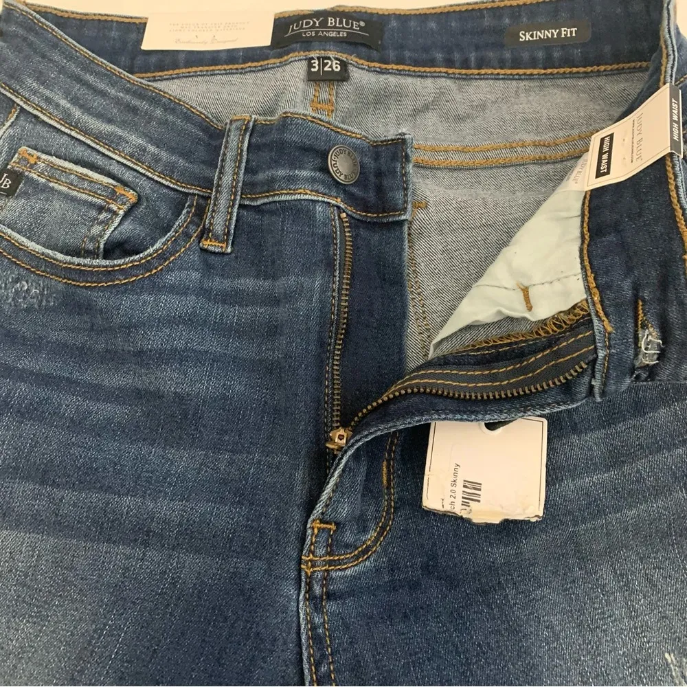 NWT  Skinny Fit Distressed Animal Print Patch Raw Hem Jeans Size 3/26 - Image 4