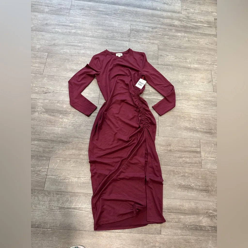 Elegant Burgundy Long Sleeve Dress - Image 4