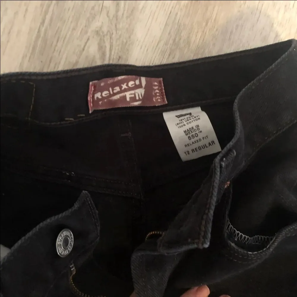 Levi's distressed black mid rise 550 relaxed - Image 3