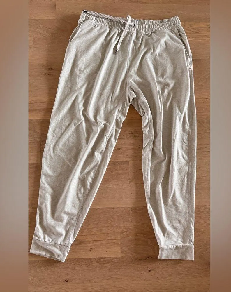 Vuori women’s performance jogger ecru heather size X-Large - Image 4