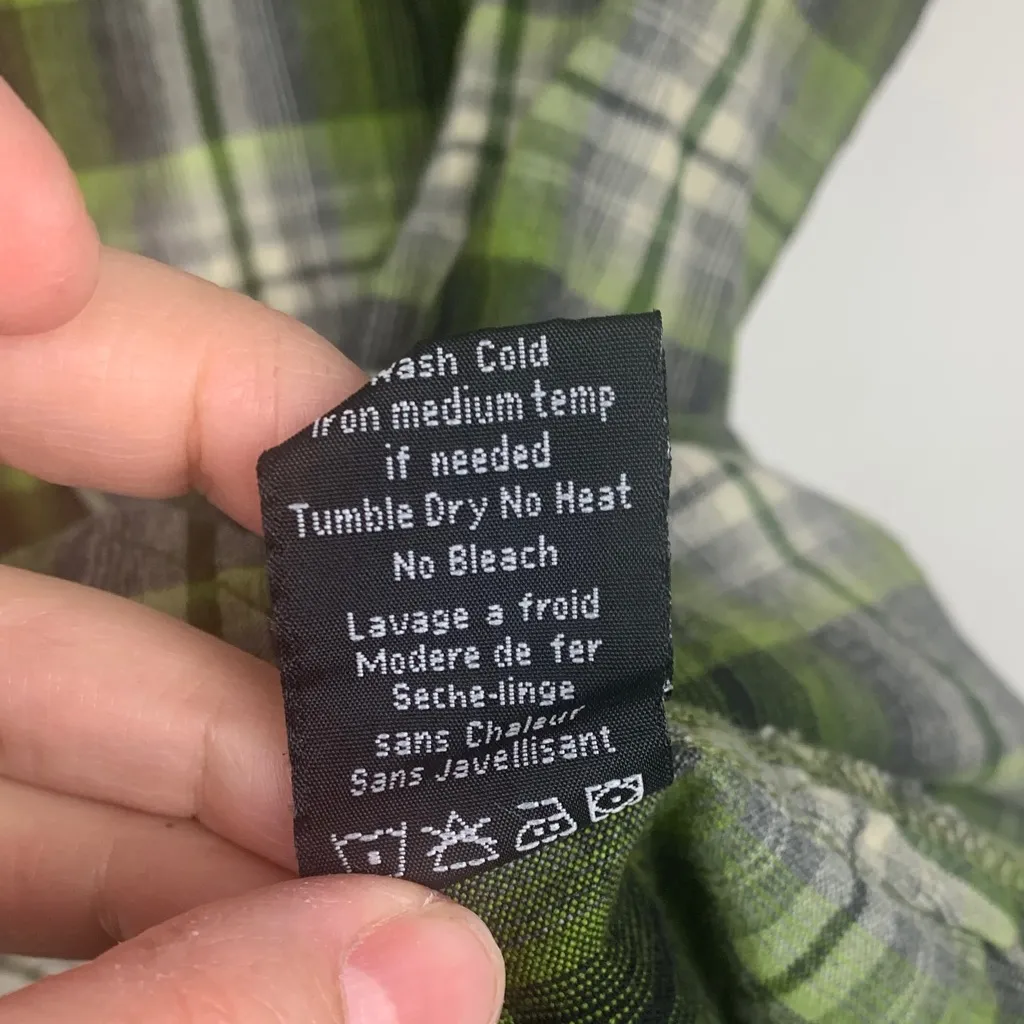 KÜHL size large women's long sleeve Green Plaid Shirt pearl snap button down - Image 9