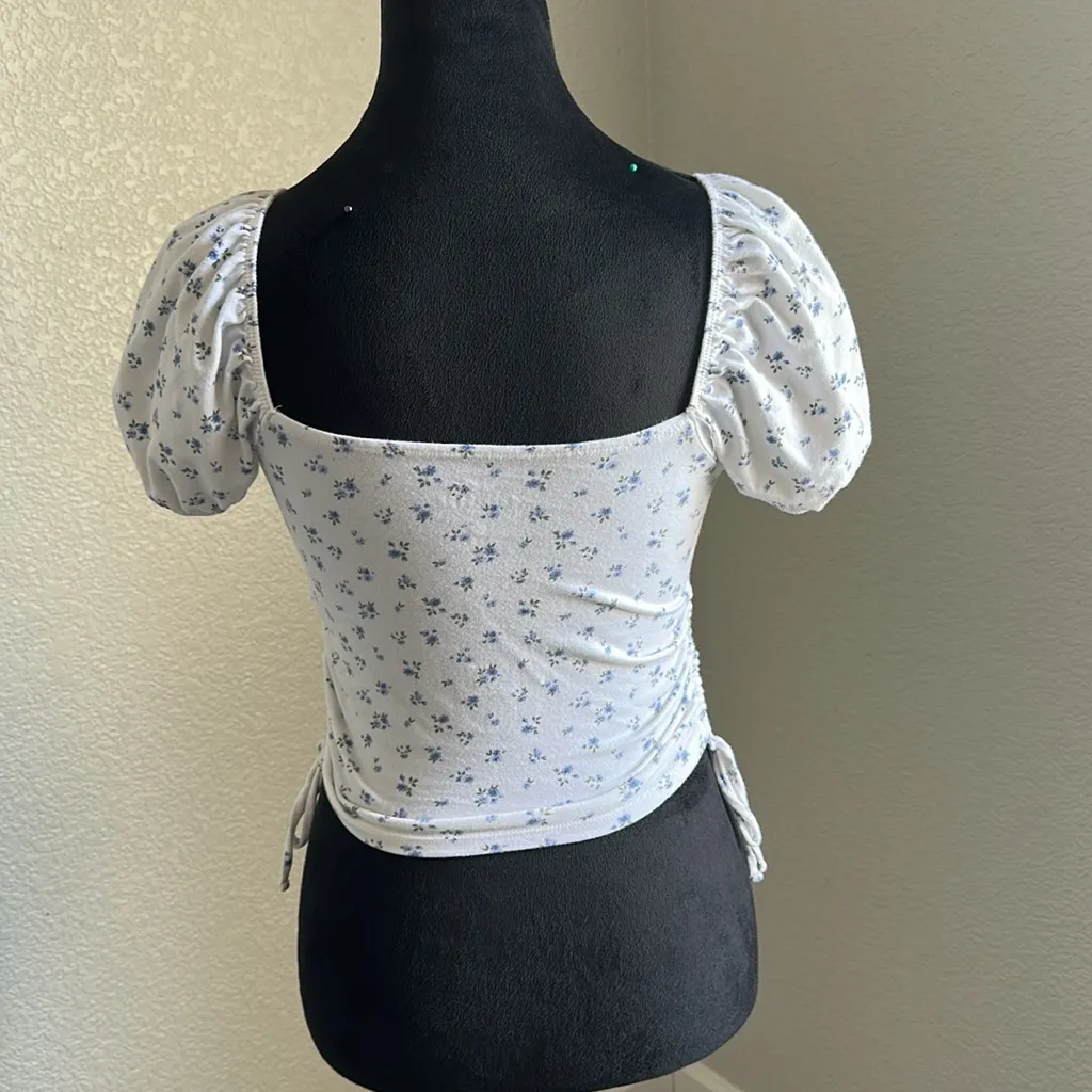 NWOT Floral White Puff Sleeve Top - Image 5