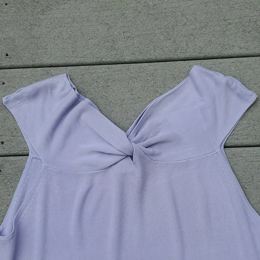 Larry Levine Knotted Neck Sleeveless Ribbed Top - Image 7