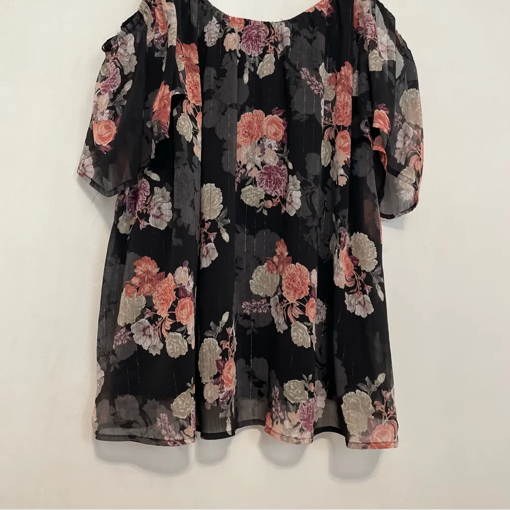 TORRID 2 Plus Size Black Floral Lurex Cold Shoulder Top Pink Floral Short Sleeve - Image 6