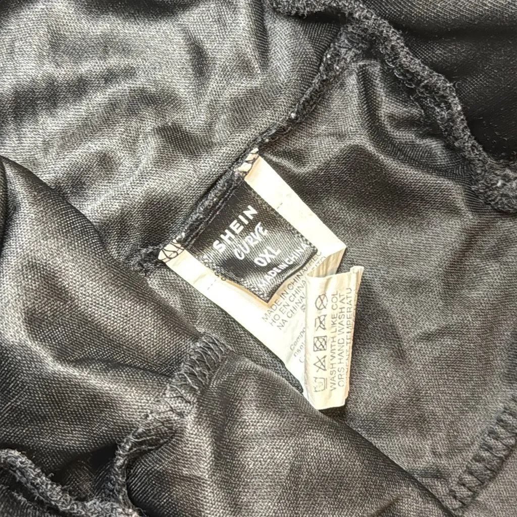 SHEIN Women’s 0XL Flowy‎ Black Eyelet Skort - Image 4