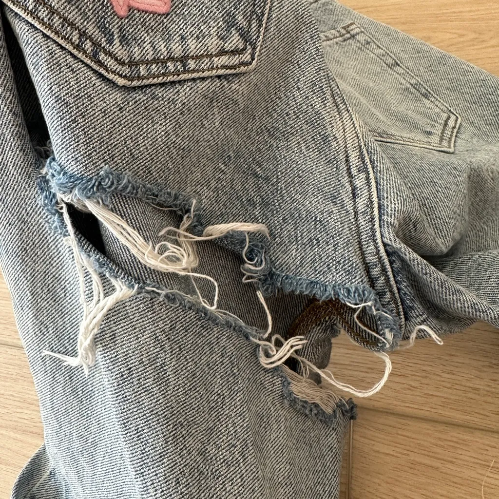 Distressed Playboy Pacsun Jeans with pink logo Blue Size 25 - Image 8