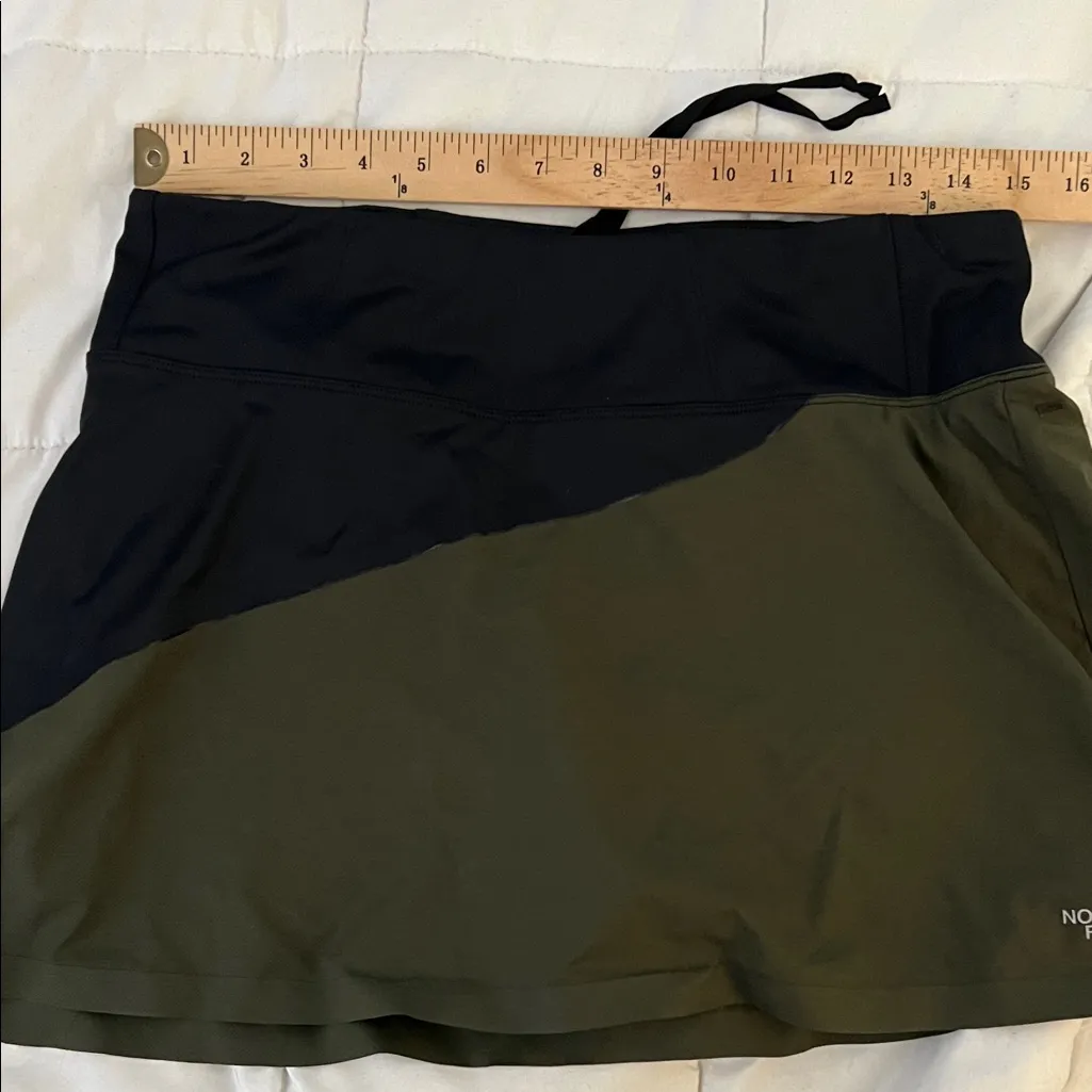 The North Face  Women's Two-Tone Mini Skort Size Medium - Image 5