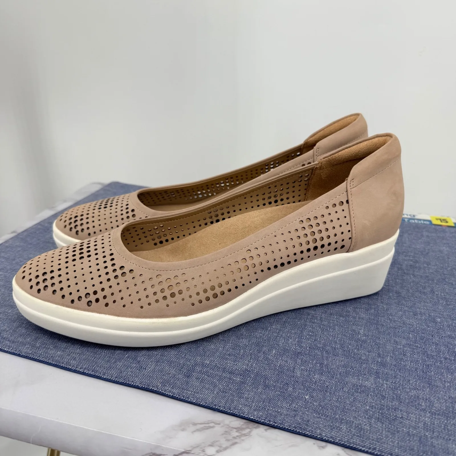 Naturalizer Sam 2 Women 11M Beige Perforated Wedge Ballet Flats Shoes Faux Suede - Image 3