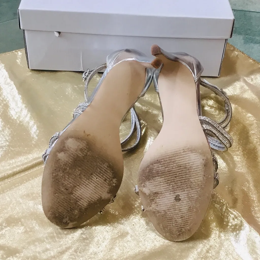 Dressy silver heels 🌟🌟🌟 - Image 10
