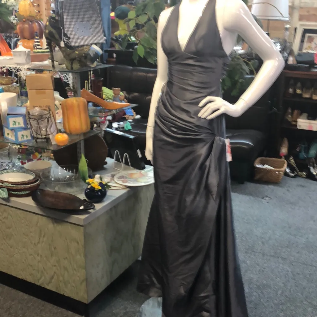 Beautiful gray special occasion dress Size 2 - Image 2