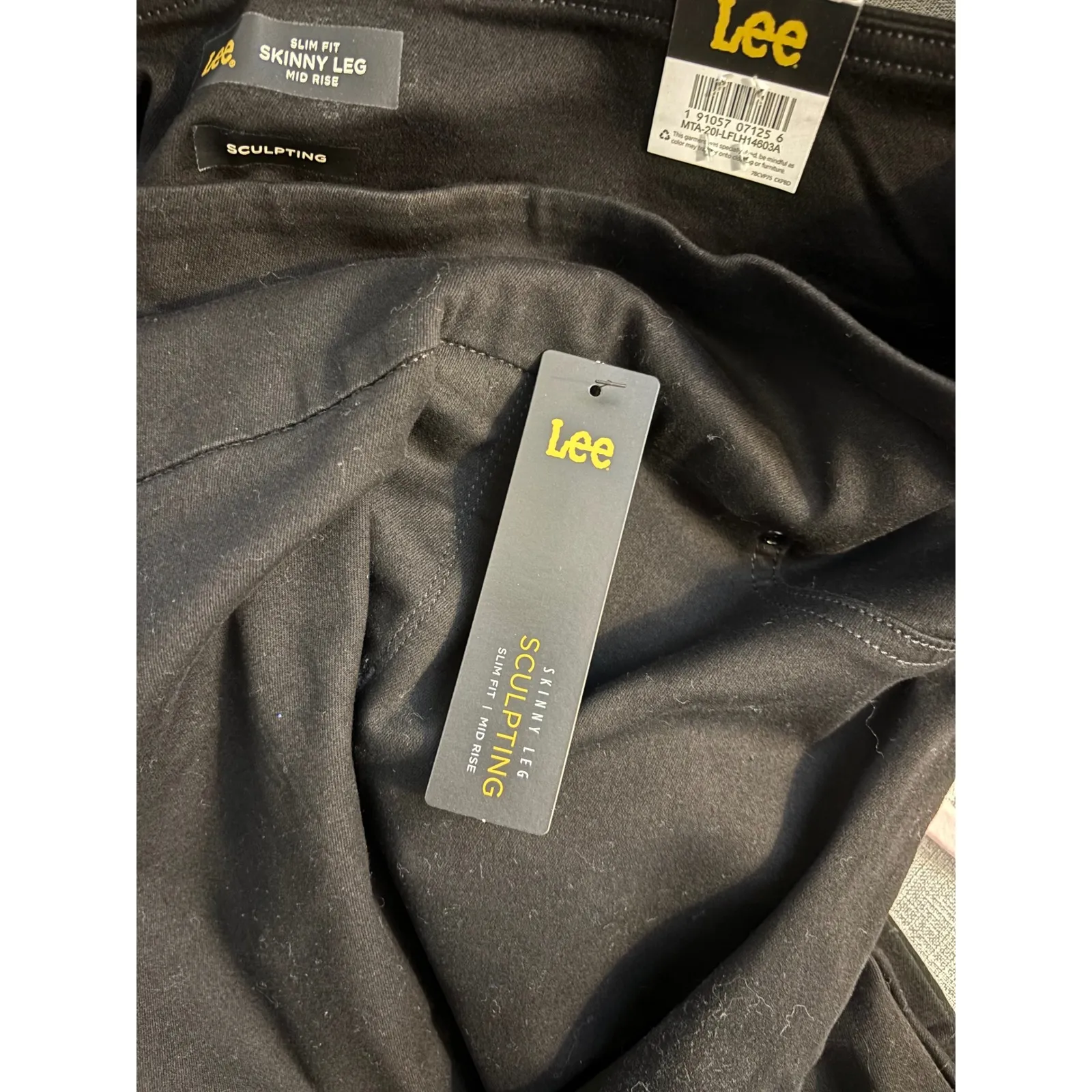 Lee Sculpting Slim Fit Skinny Jeggings | Size Medium | NWT | Mid Rise | MSRP $50 - Image 3