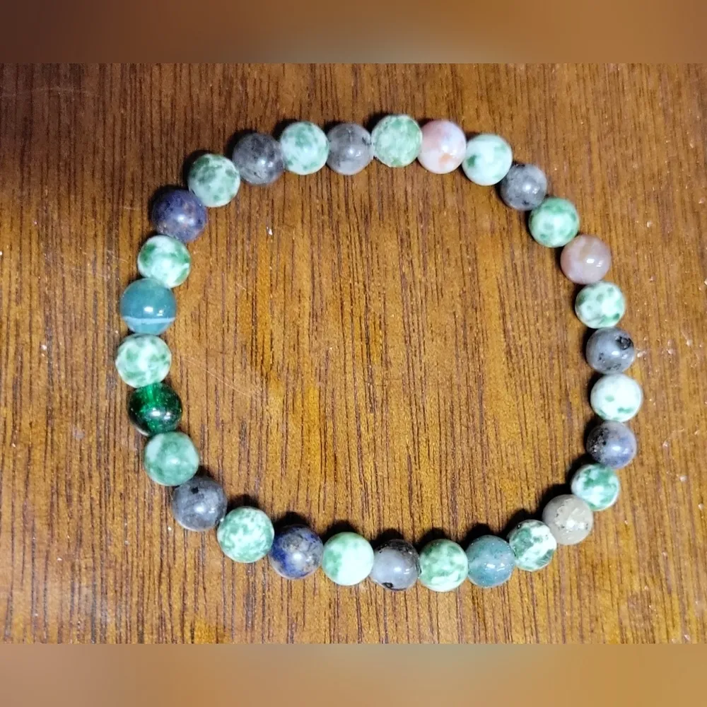 Green Jasper & Agate stretchy bracelet - Image 2