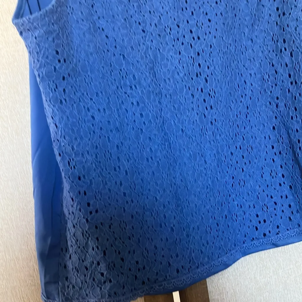 FINAL MARKDOWN Adam Levine Blue Sleeveless Lace front Top large - Image 2