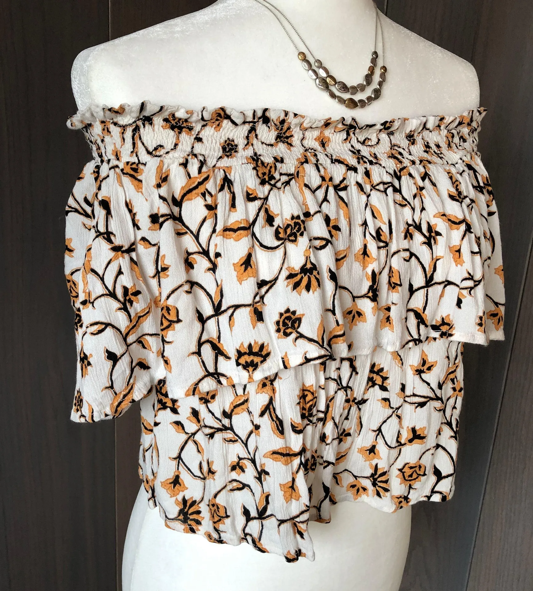 Off Shoulder Floral Top - Image 4