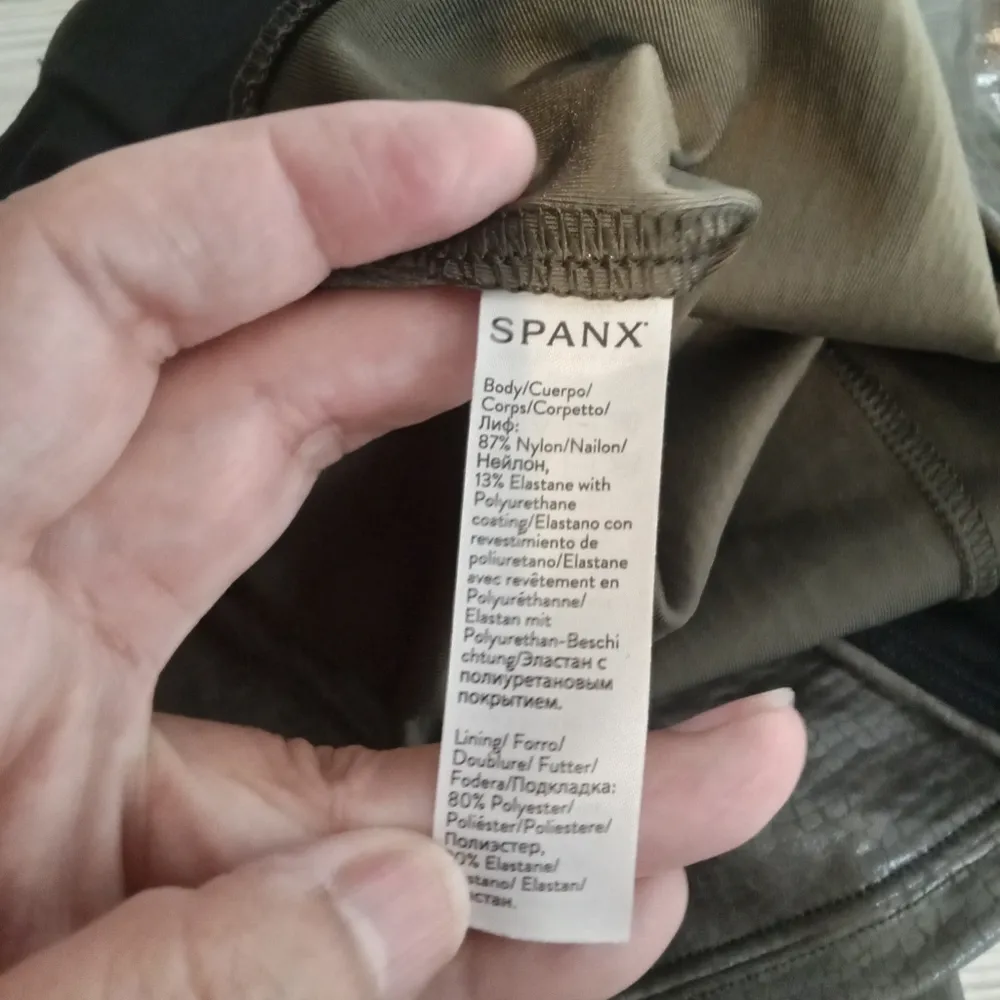 faux leather croc print leggings olive green women's size Medium - Image 8