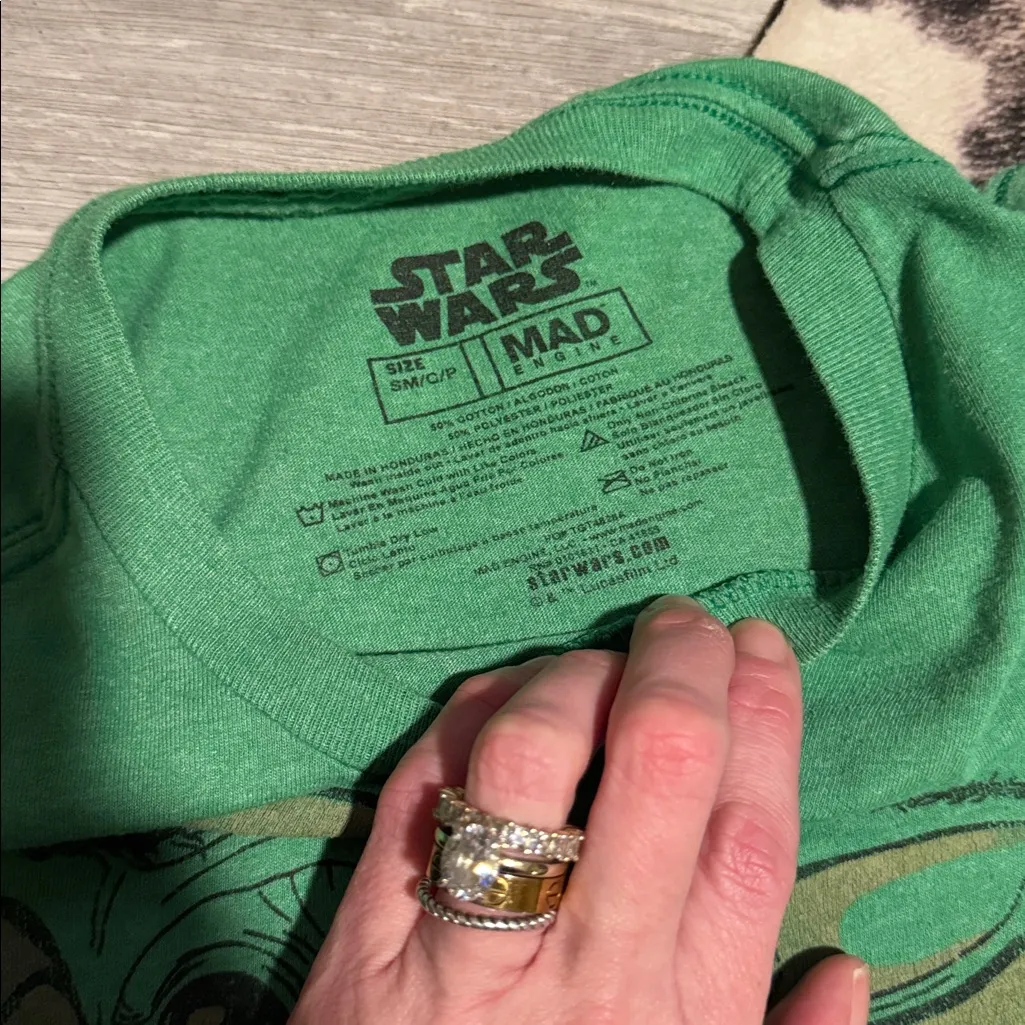 💚Woman’s Star Wars”I’M ALL EARS”Green TeeShirt•Size:Small💚 - Image 4