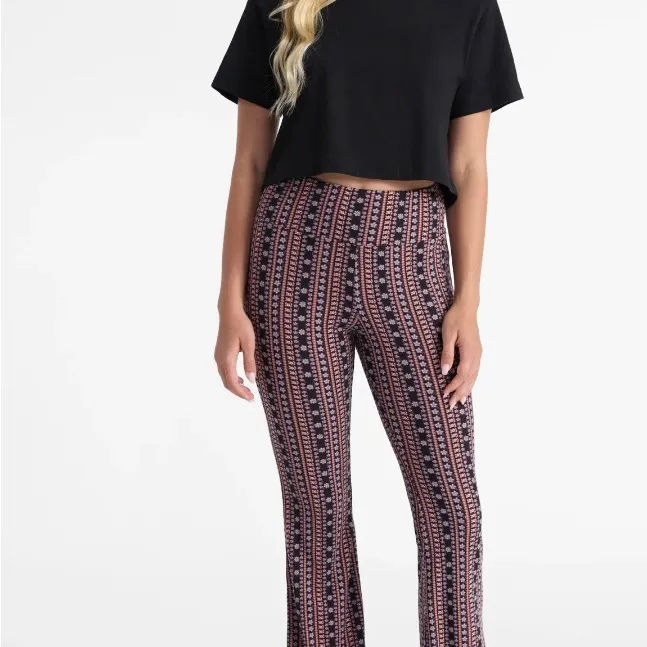 NO BOUNDARIES Womens Flare Stretch Pants Multicolored Size Small 4-6 New - Image 2