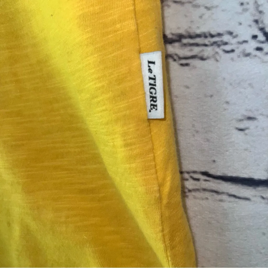 Le‎ Tigre Women’s Yellow Cotton Tee Size Medium Gold - Image 4