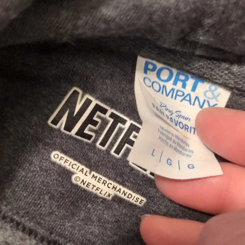 Port & company Netflix Stranger Things Floral gray hoodie size Large Pink - Image 4