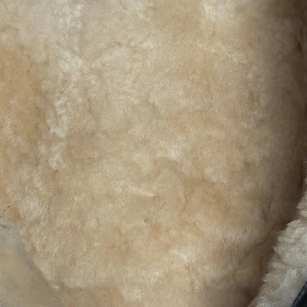 Leather UGG Boots Black with Sheep Skin Sherp Size 8 - Image 7