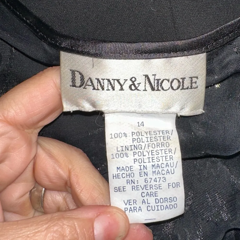 EUC DANNY& NICOLE BLACK COCKTAIL DRESS W VELVET LACE SHOULDERS SZ 14 - Image 9