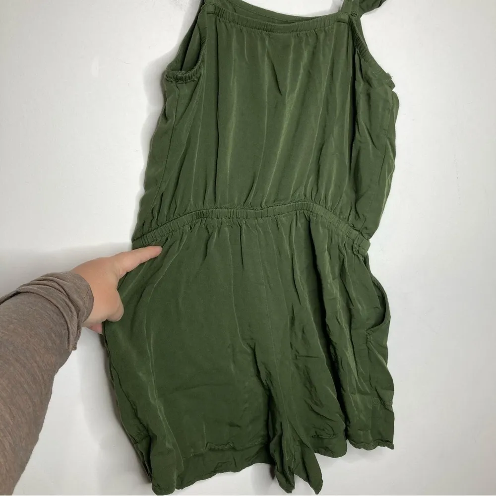 Old Navy olive‎ green romper size medium - Image 4