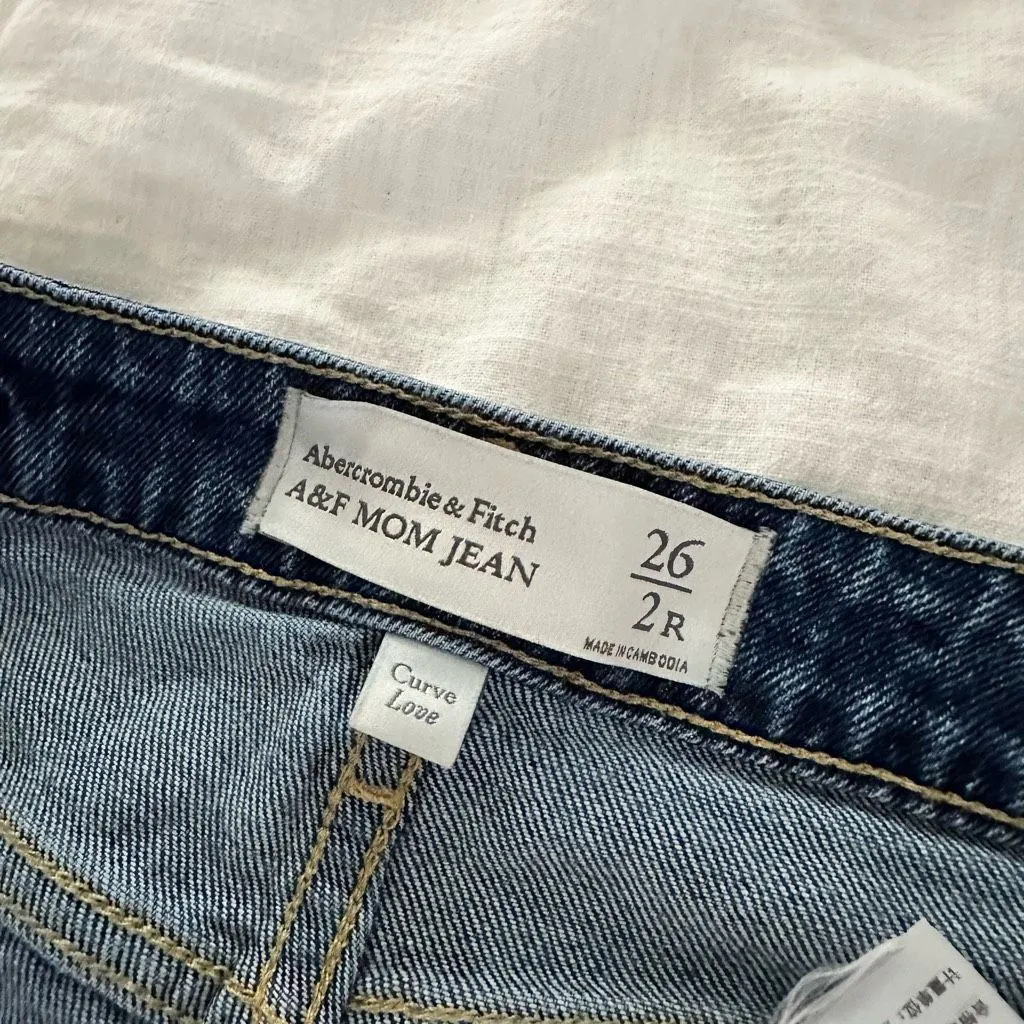 Abercrombie & Fitch Women’s 26 2R Curve Love Mom Jeans Raw Hem - Image 4