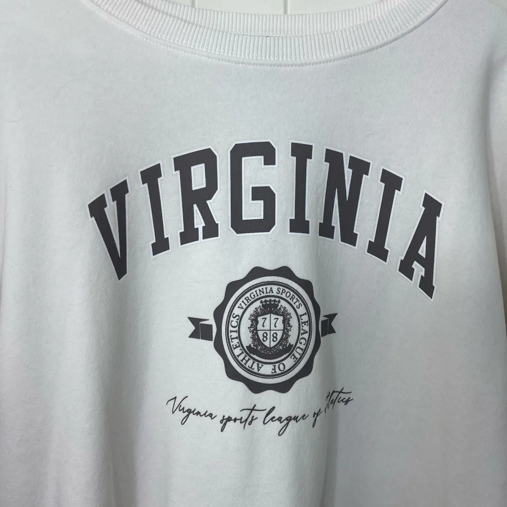 EUC Primark women’s white colored sleeve fleece lined‎ decal crewneck large - Image 3