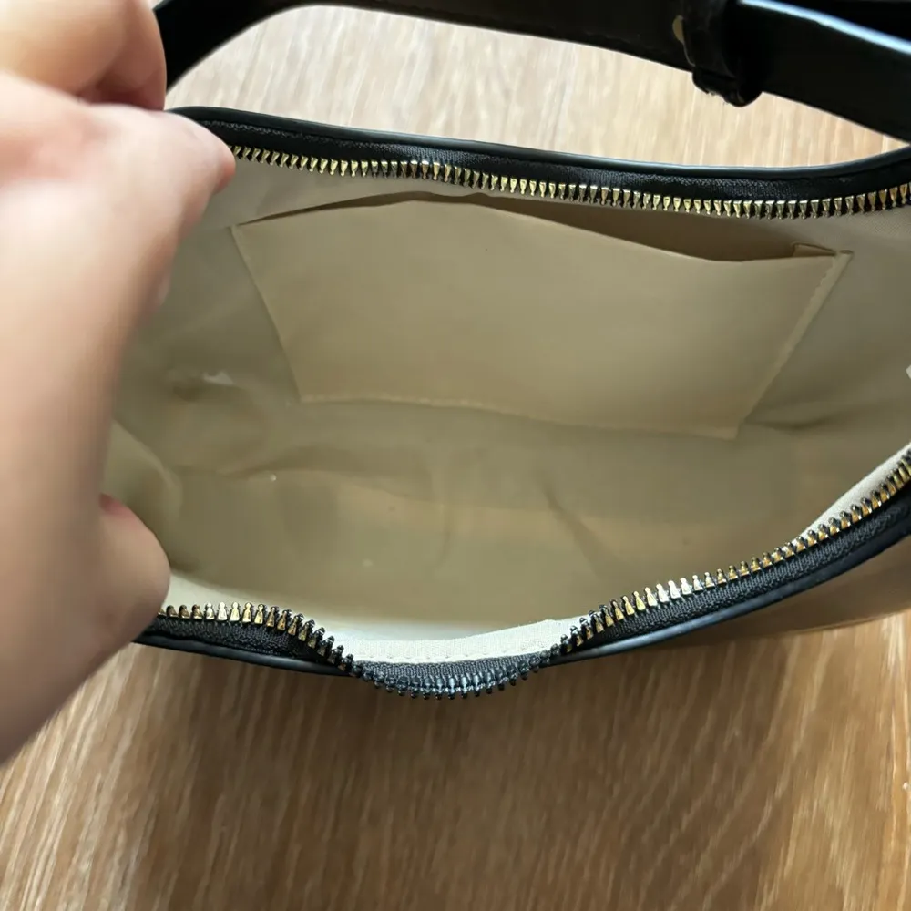 Amazon Black Faux Leather Rounded Mini Bag Fashion Basic Shoulder Bag - Image 9