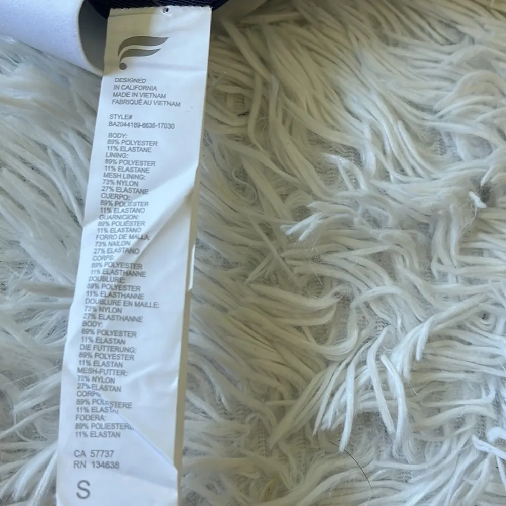 FABLETICS ALL DAY EVERY DAY BRA IN COLLEGIATE NAVY/CLASSIC WHITE SIZE SMALL - Image 10