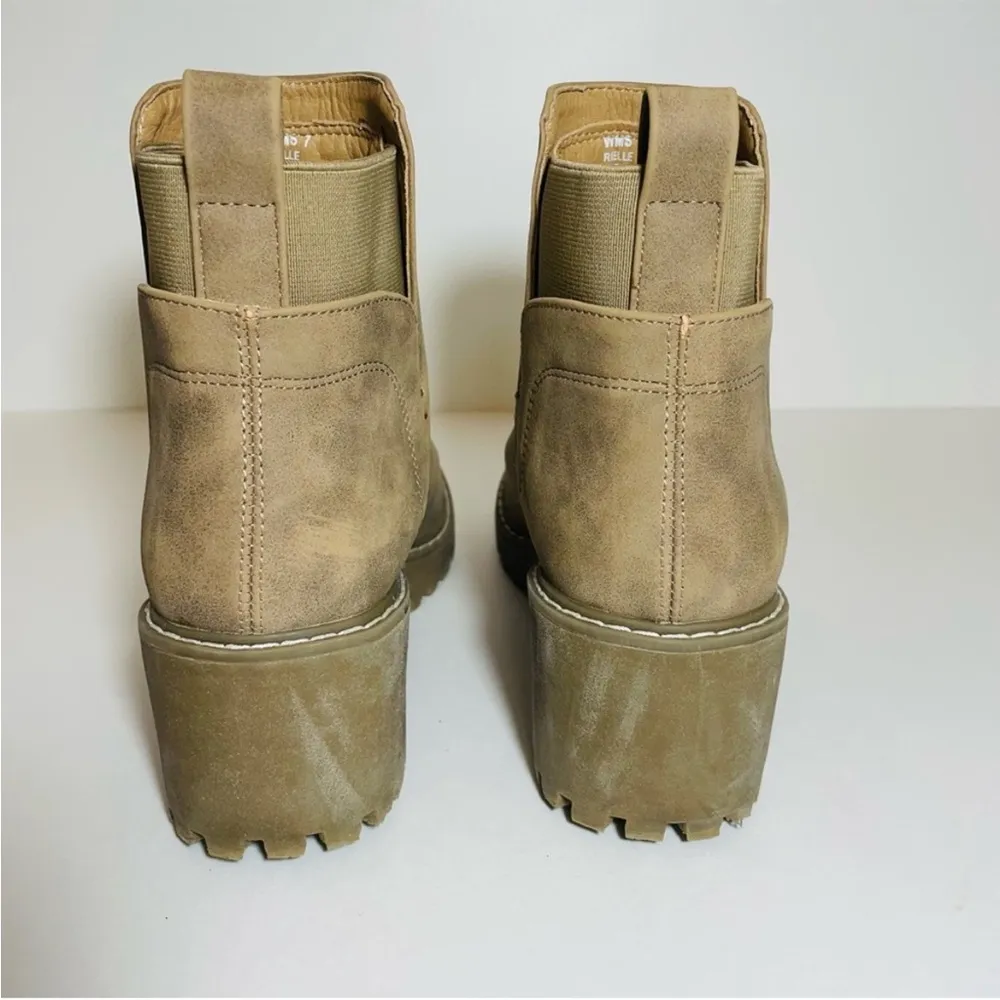 a Rielle Women’s Size 7 Beige Ankle Boot in EUC - Image 3