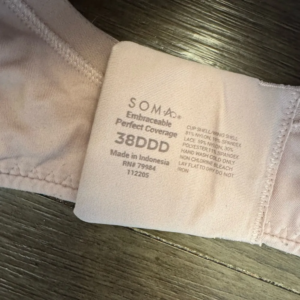 Soma 38DDD EMBRACEABLE perfect coverage Elegant Lace Trimmed Bra in Soft Pink - Image 2