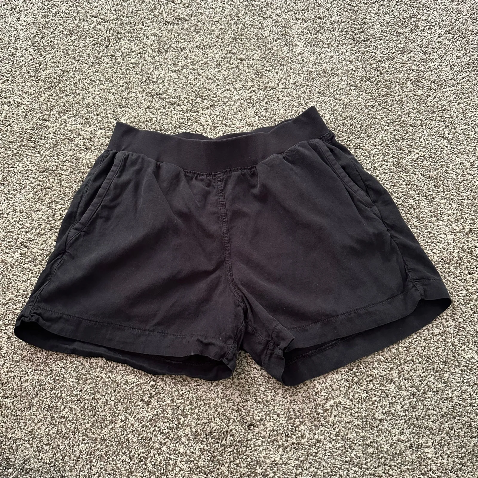 Faherty charcoal gray/black sweat shorts size M - Image 2