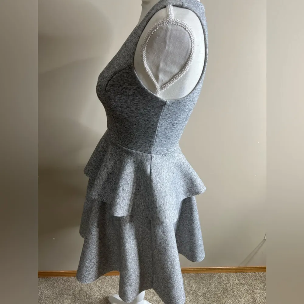 Everleigh gray tiered peplum dress xs - Image 10