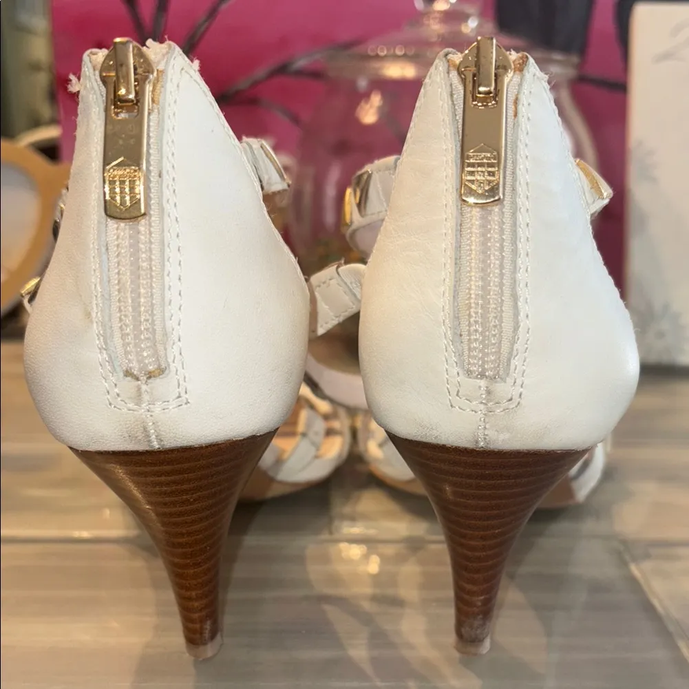 Vince Camuto White Mikal Leather Heeled Sandals w/ Gold Studs & Zipper Back EUC - Image 4