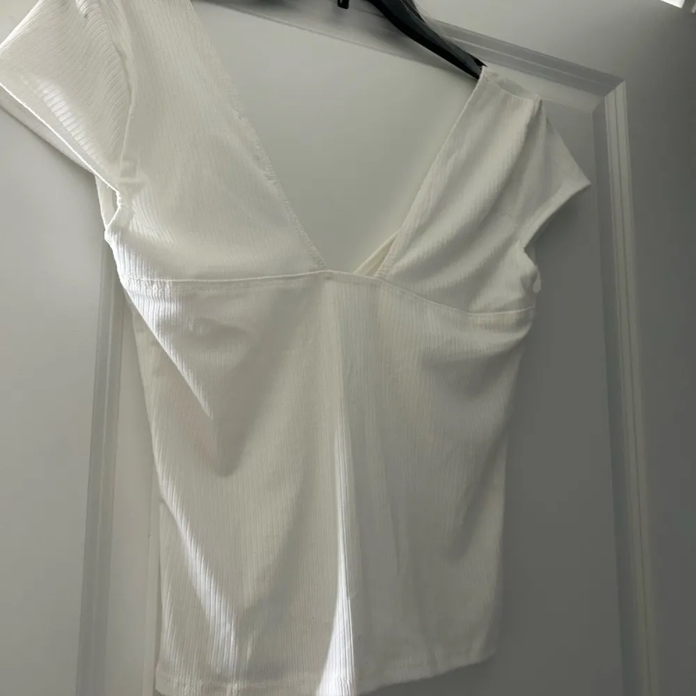 Caution to the wind Urban Outfitters White top Size M - Image 4