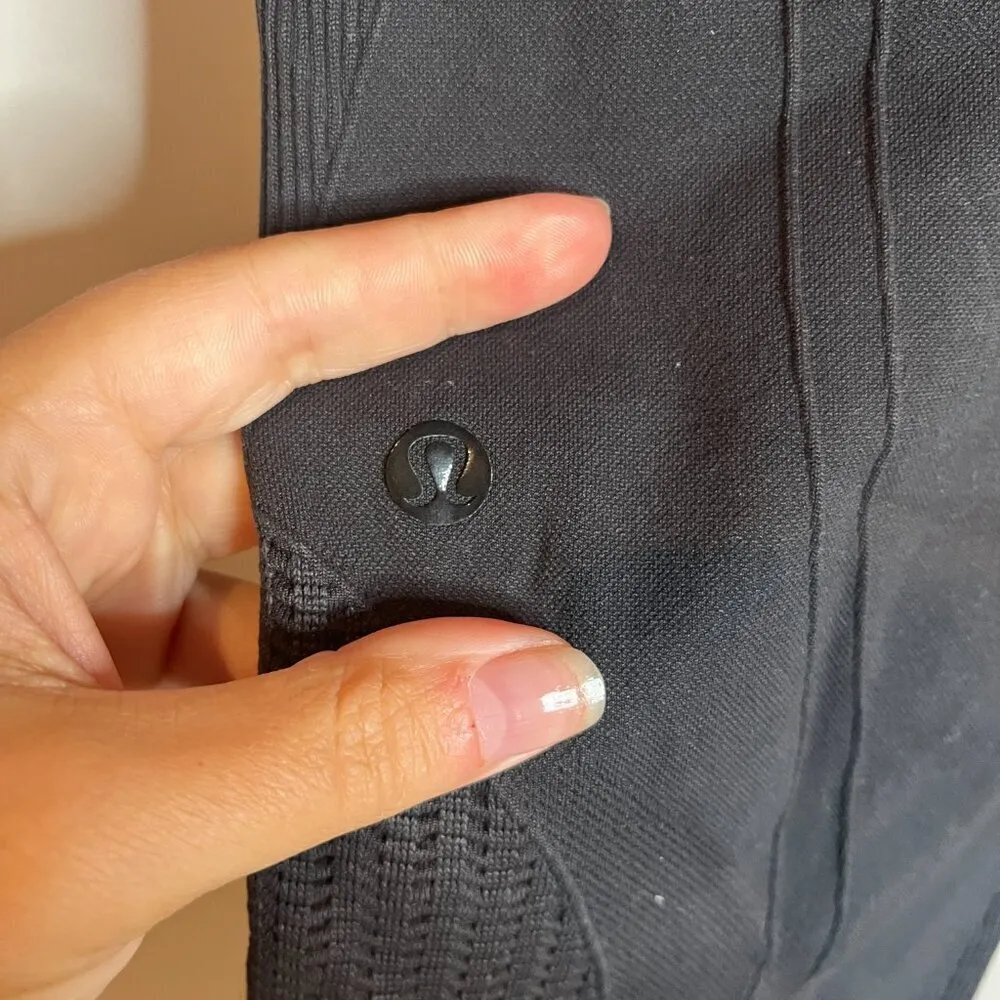 Lululemon deep charocal black In the Flow scrunched crops - Image 4