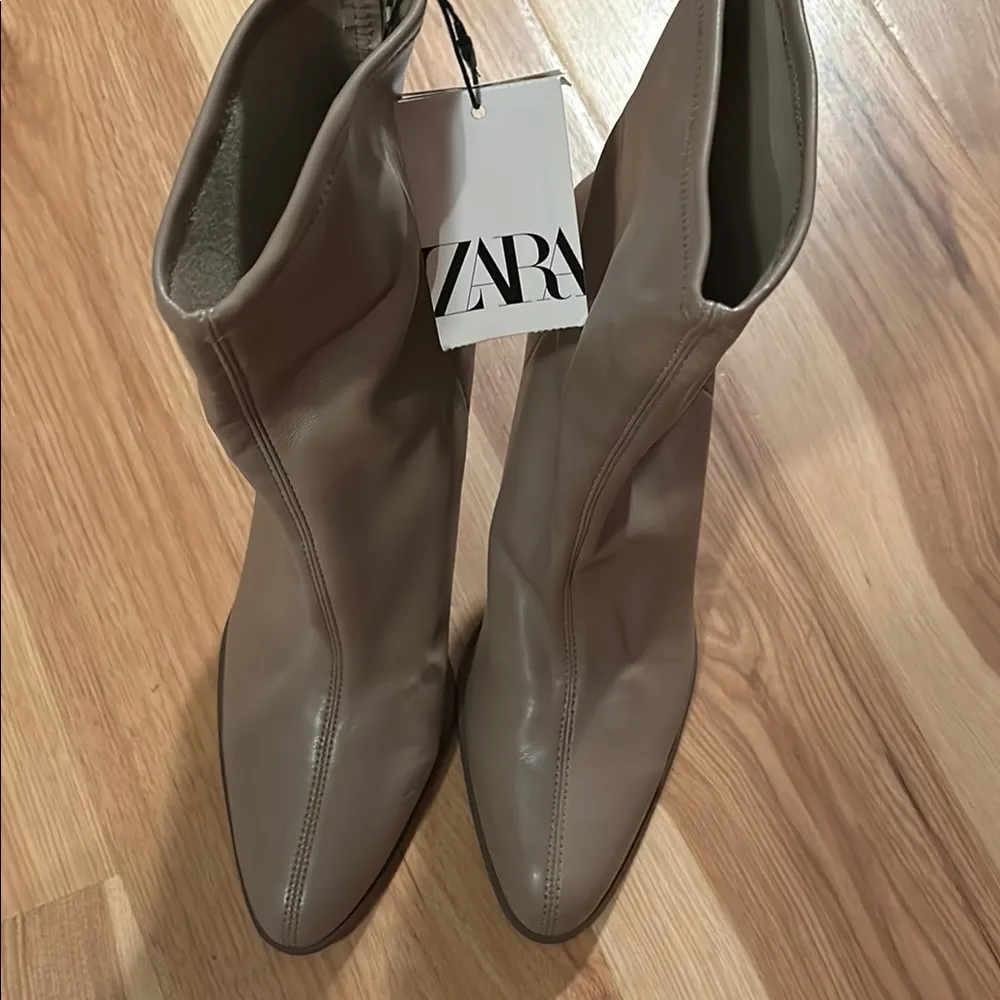 ZARA  Sock Tan Heeled Boots with Pointed Toe and Pull-On Style - Image 3